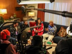 斯科特·埃文斯的《House Guest》重新定義了訪談節目,將氣氛放在第一位,鏡頭放在第二位