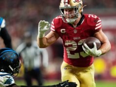 NFL 精選:49 人隊跑衛克里斯蒂安·麥卡弗里 (Christian McCaffrey) 發揮他的魔力