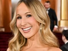 Nikki Glaser 和我使用麂皮睫毛膏,類似於睫毛提升膏