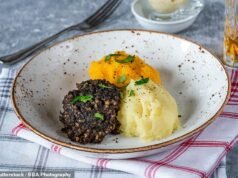 事實:伯恩斯晚餐中的卡路里含量如此之高——據透露,羊雜碎、碎肉粒和炸玉米餅的卡路里含量比一大份麥當勞芝士漢堡的卡路里含量還要高。