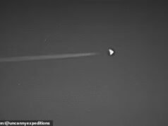 一架神秘的 Dorito 形狀的 UFO 飛機在 51 區上空被發現,並聽到一個奇怪的軍事符號