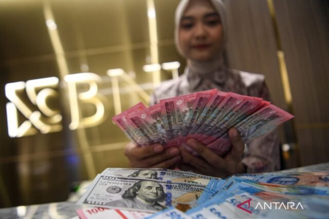 1769136977_rupiah-melemah-015-persen-terhadap-dolar-as-2706501.jpg
