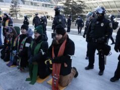 明尼阿波利斯機場附近的反 ICE 抗議活動中數十名神職人員被捕