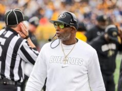 在 HC 拒絕僱用這位 CU 校友幾個月後,迪昂·桑德斯 (Deion Sanders) 了解了他的真實感受