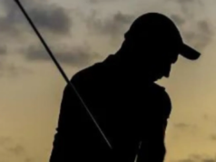 “安息吧”:NFL 傳奇人物轉型為職業高爾夫球手,在 PGA 巡迴賽上哀悼去世,享年 90 歲