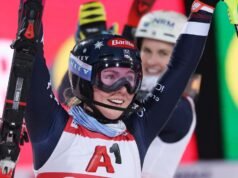 米凱拉·希夫林 (Mikaela Shiffrin) 在大迴轉中登上領獎台