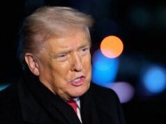 唐納德·特朗普宣布超級碗決定、半場表演者壞兔子和綠日樂隊