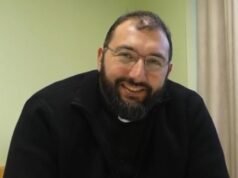 他認為自己是一名物理治療師,他對橄欖球充滿熱情:塞德里克·普哈爾 (Cédric Pujal),阿里斯港教區的一名非宗教牧師