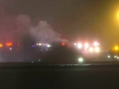 私人飛機在緬因機場墜毀,機上八人起火