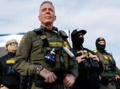 邊境巡邏專員格雷戈里·博維諾在衝突後離開明尼蘇達州。