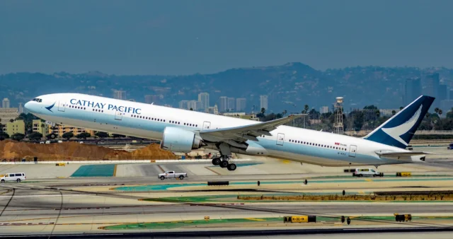 1920px-B-KPX_Cathay_Pacific_Boeing_777-367ER_s-n_37897_37173493905.webp.webp
