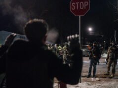 州長稱,聯邦特工在明尼阿波利斯移民突襲中開槍射殺另一人