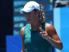 尤利婭·普廷塞娃 (Yulia Putintseva) 回擊澳網觀眾的噓聲:“看看他們”