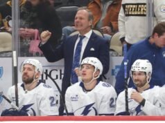 閃電隊在連續 15 場比賽結束後主場迎戰猛獁隊