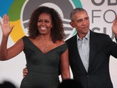 巴拉克·奧巴馬 (Barack Obama) 和米歇爾·奧巴馬 (Michelle Obama) 打電話叫亞歷克斯·普雷蒂 (Alex Pretti) 醒來