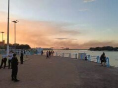 巴拉圭河附近的一場火災在科倫巴產生煙幕