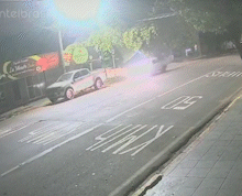 汽車與格蘭德角日本餐廳的柱子相撞