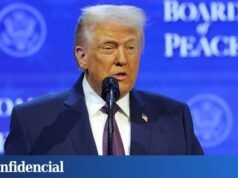 特朗普保證美國有一支“龐大艦隊”前往伊朗附近海域