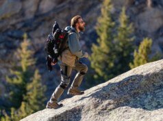 我們綁上外骨骼就跑。有一個明顯的贏家