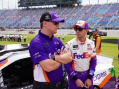 丹尼·哈姆林·艾利 (Denny Hamlin Alley) 從 NASCAR 聚光燈下消失,車迷們正在尋求澄清