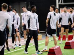 科比·邁努向邁克爾·卡里克展示的是魯本·阿莫林領導下的曼聯