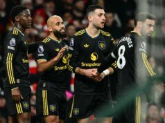 邁卡·理查茲 (Micah Richards) 驚嘆於布萊恩·姆博莫 (Brian Mbeumo) 和曼聯球迷最愛的魯本·阿莫林 (Ruben Amorim) 在與邁克爾·卡里克 (Michael Carrick) 的對決中表現得如此混亂