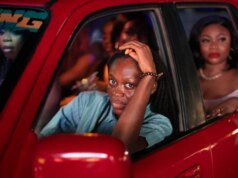 奧利弗·恩沃蘇 (Olive Nwosu) 在英國和尼日利亞拍攝了她的第一部故事片《Lady》