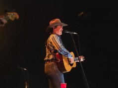 誰將在 NFC 冠軍賽公羊隊與海鷹隊的比賽中演唱國歌?傑克·頂薪、淨資產及更多