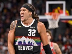 阿隆·戈登、揚尼斯·阿德托昆博在掘金隊狂胜雄鹿隊的比賽中受傷