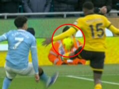 曼城對陣狼隊的首場英超比賽中,裁判因手球判罰而排除了VAR的爭議