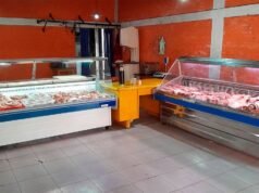 阿納圖亞市中心的犯罪分子在強迫一名粉絲後洗劫了一家肉店