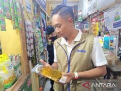 Bulog Madyun 向貿易商和零售商分發了 48.2 萬升迷你包