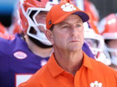 達博·斯溫尼 (Dabo Swinney) 譴責涉嫌破壞大學橄欖球的篡改行為。