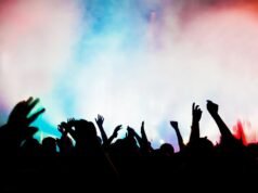 英國老闆們已秘密安排這位流行巨星在下個月的狂歡節上表演新音樂