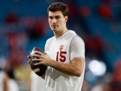 來自印第安納州的費爾南多·門多薩表示,約會會減少對足球的關注。