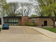 芝加哥老師因 Facebook 帖子“GO ICE”而請假