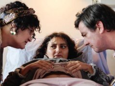 《媽媽,我懷孕了外星人》評論:在這部令人震驚的科幻瑰寶中,身體恐怖與新西蘭喜劇相遇