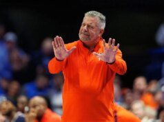 布魯斯·珀爾 (Bruce Pearl) 表示 NCAA 無權受理達博·斯溫尼 (Dabo Swinney) 的密西西比大學指控