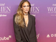 只需 42 美元即可複制 Jennifer Lopez 的經典西裝外套款式