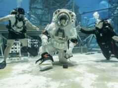 穿著月球宇航服的前宇航員:“我認為它們現在沒那麼酷了”