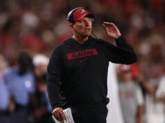 Callen DeBoer 因阿拉巴馬州與 DE SEC 競爭對手招生而受到關注