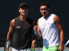 澳大利亞外卡球員詹姆斯·麥凱布和李途在澳大利亞網球公開賽上擊敗了頭號种子朱利安·卡什和勞埃德·格拉斯普爾。 ATP巡迴賽