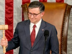 隨著特別選舉的臨近,共和黨在眾議院以 218 比 213 佔據多數席位。