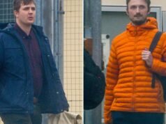 曲線優美的陸軍教練因與青少年新兵發生性關係而入獄,並在病態信息中吹噓“裸體女僕”