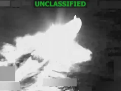 特朗普在安全屋突襲中抓獲馬杜羅,美國在第一次襲擊中炸毀了緝毒船