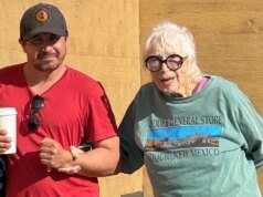 91歲高齡的雪莉·麥克雷恩 (Shirley MacLaine) 罕見地在洛杉磯公開露面