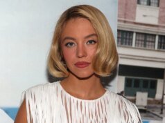 西德尼·斯威尼 (Sydney Sweeney) 登上好萊塢標誌宣傳內衣品牌。