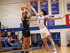 卡梅倫·默瑟 (Cameron Mercer) 領先,河濱-布魯克菲爾德 (Riverside-Brookfield) 克服了可怕的開局,擊敗了格倫伯德南 (Glenbird South)