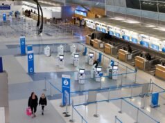 週日雄鹿隊的比賽被推遲,因為達拉斯因惡劣天氣而無法飛行