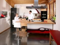 作為生活中心的廚房島:當實木遇上